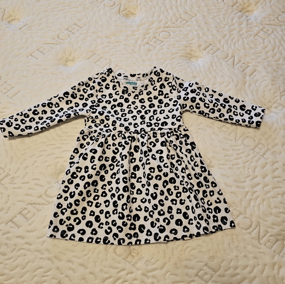 Mighty GOODS Dress - Picture 4 of 9